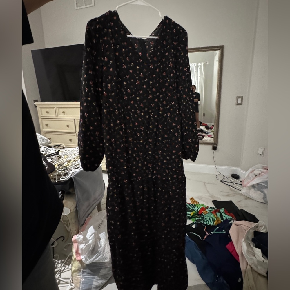 Casual Black V-Neck Sundress with Bishop Sleeves